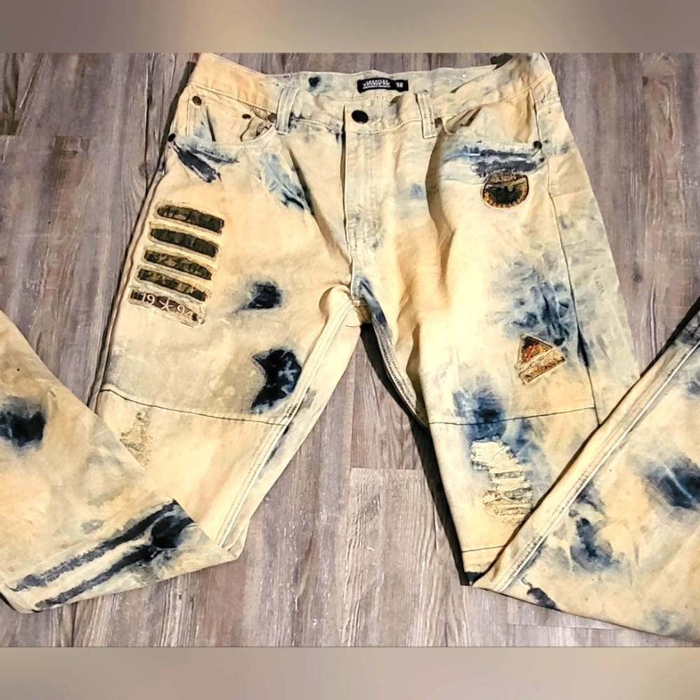 Trestle Distressed Jeans